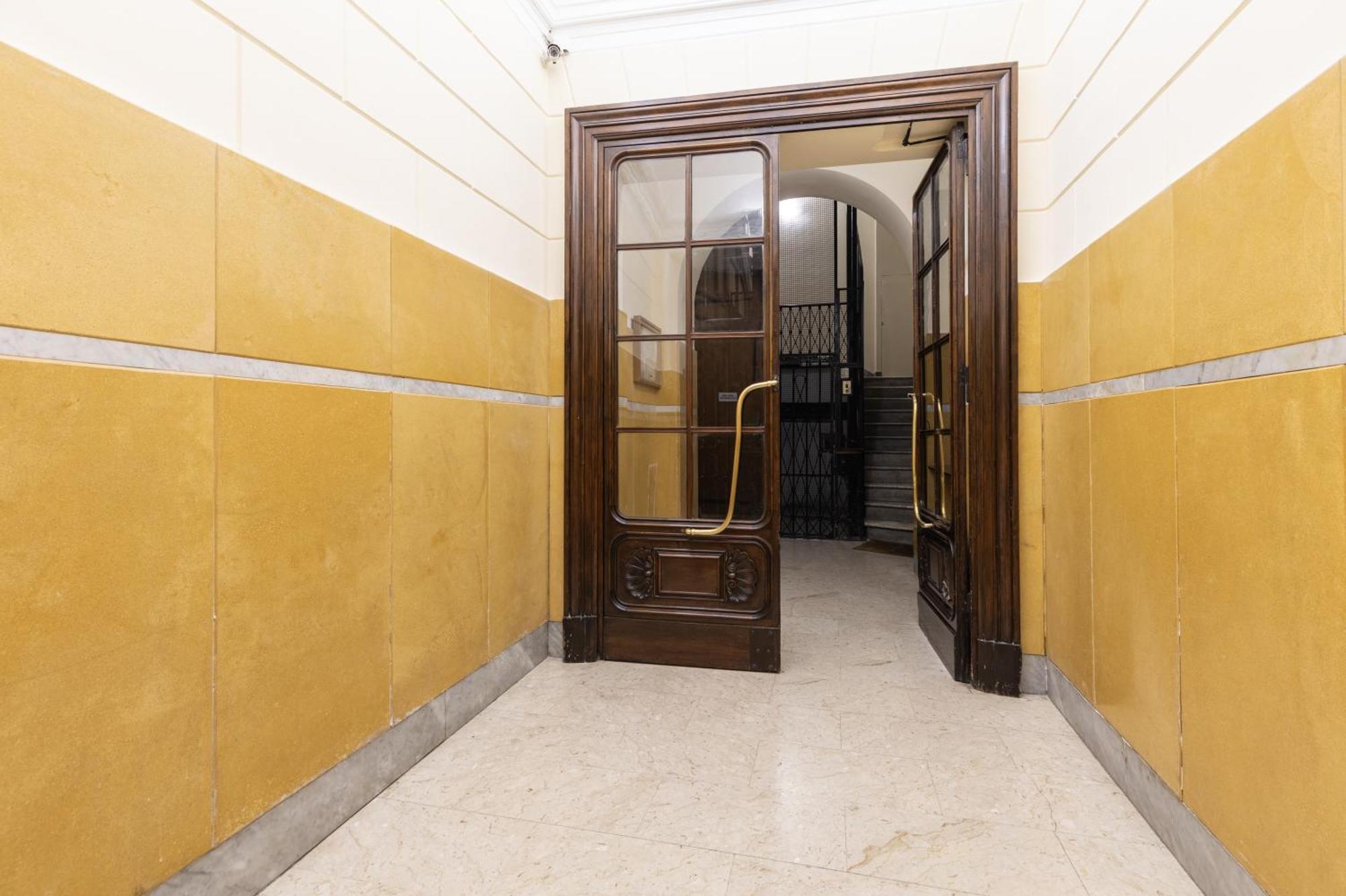 Apartment Hostly-puccini Luxury Home-near Colosseum & Trevi Rome