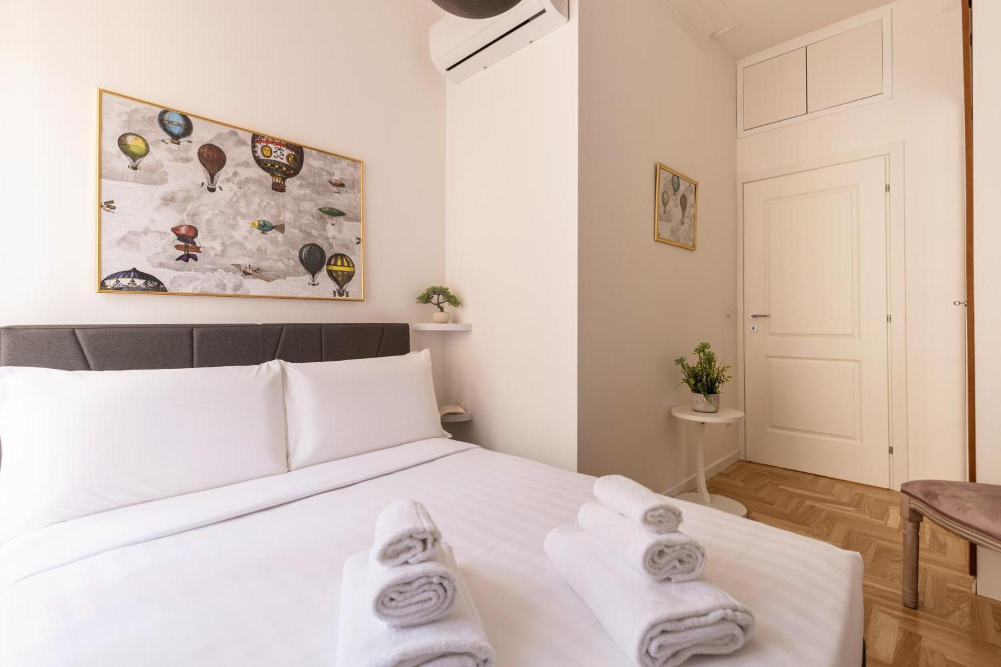 Hostly-puccini Luxury Home-near Colosseum & Trevi * Rome