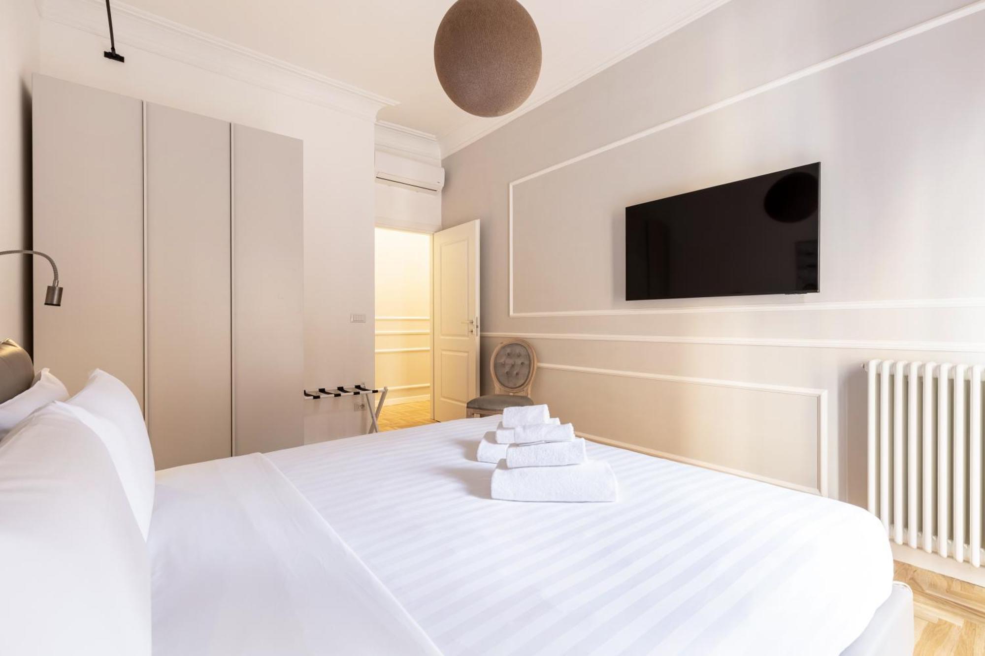 Hostly-puccini Luxury Home-near Colosseum & Trevi Apartment Rome